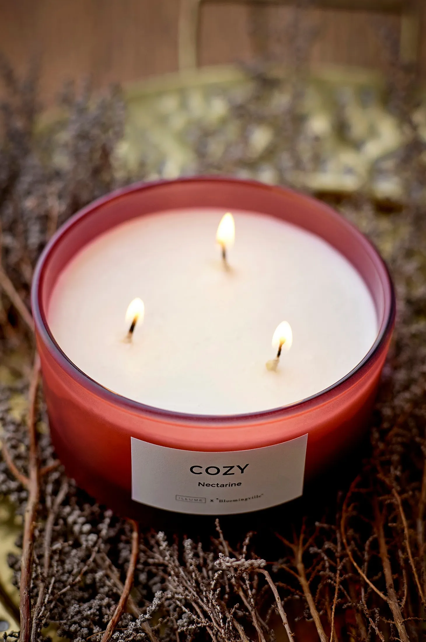 COZY - Nectarine, tuoksukynttilä luonnonvahaa