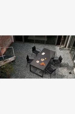 Galdana-ulkopöytä, joka on valmistettu alumiinista ja jonka pinta on tummanharmaa 220 (340) x 100 cm.