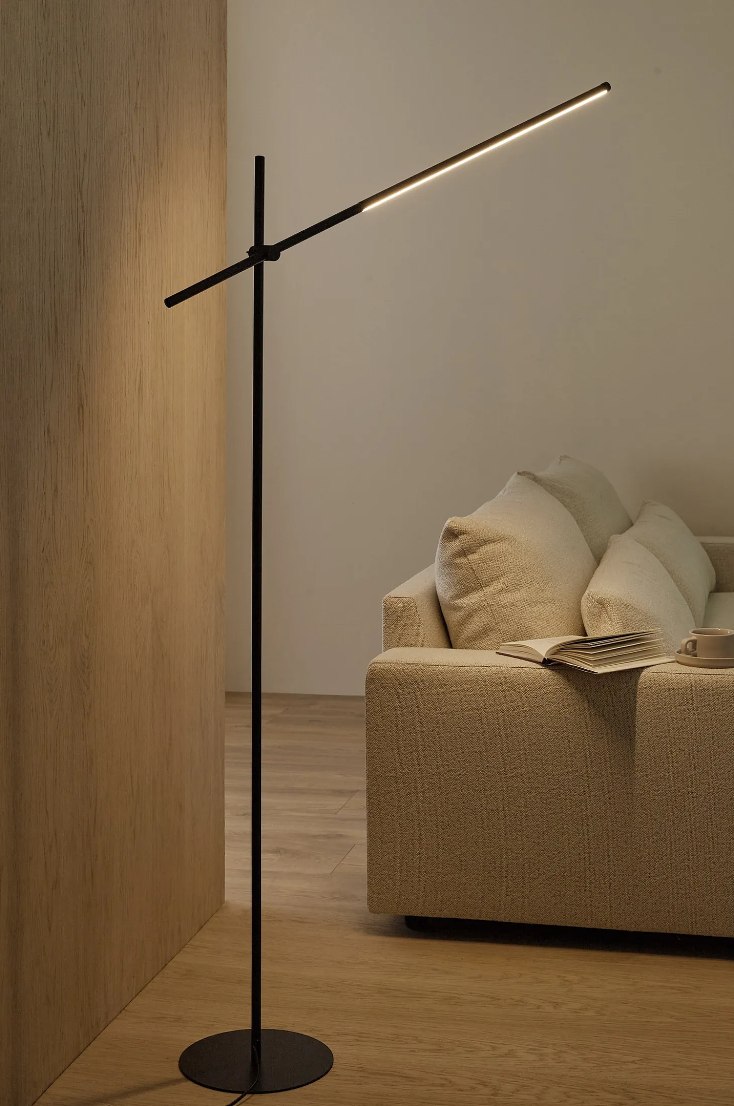 Lattiavalaisin Atom LED