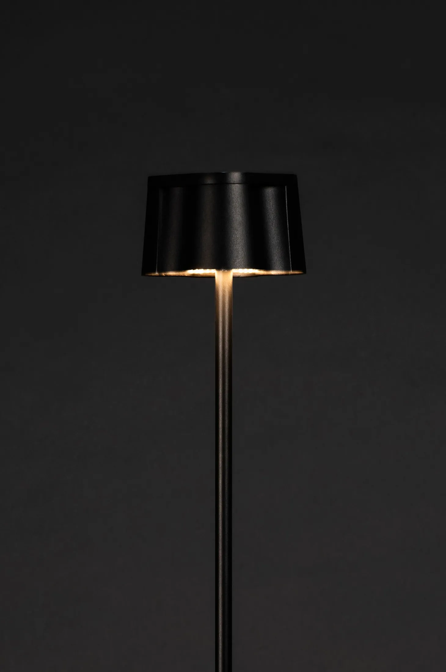 Lattiavalaisin Nice Usb 120 cm