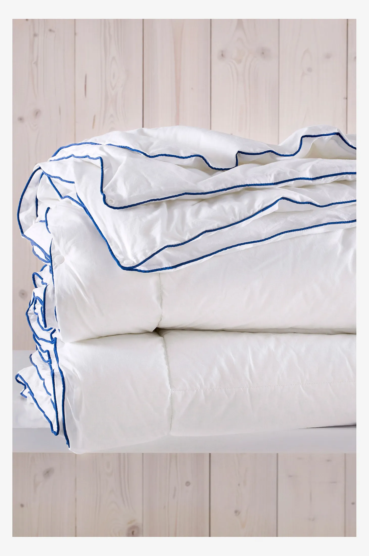 Neljän sesongin peitto synteettistä materiaalia 240x220 cm