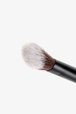 No. 25 Brightening Concealer Brush