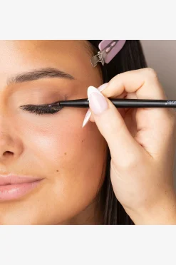 No. 23 Precise Liner Brush