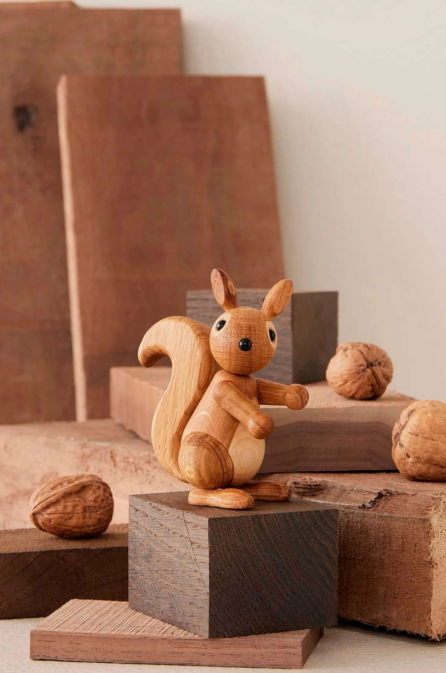 Puinen koriste, oravanpoikanen Peanut, 8,5 cm
