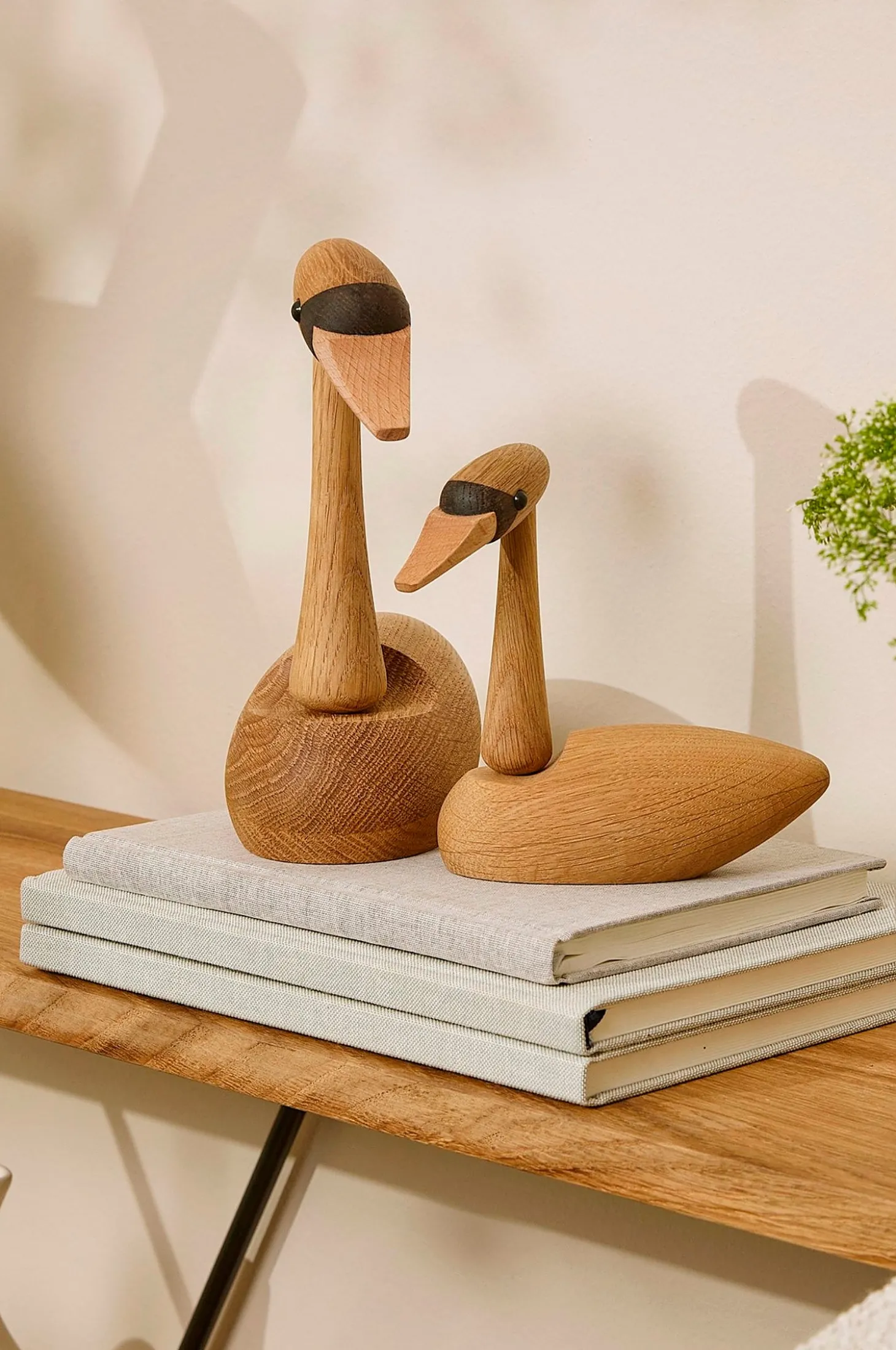 Puukoriste, joutsenen poikanen The Cygnet 13 cm