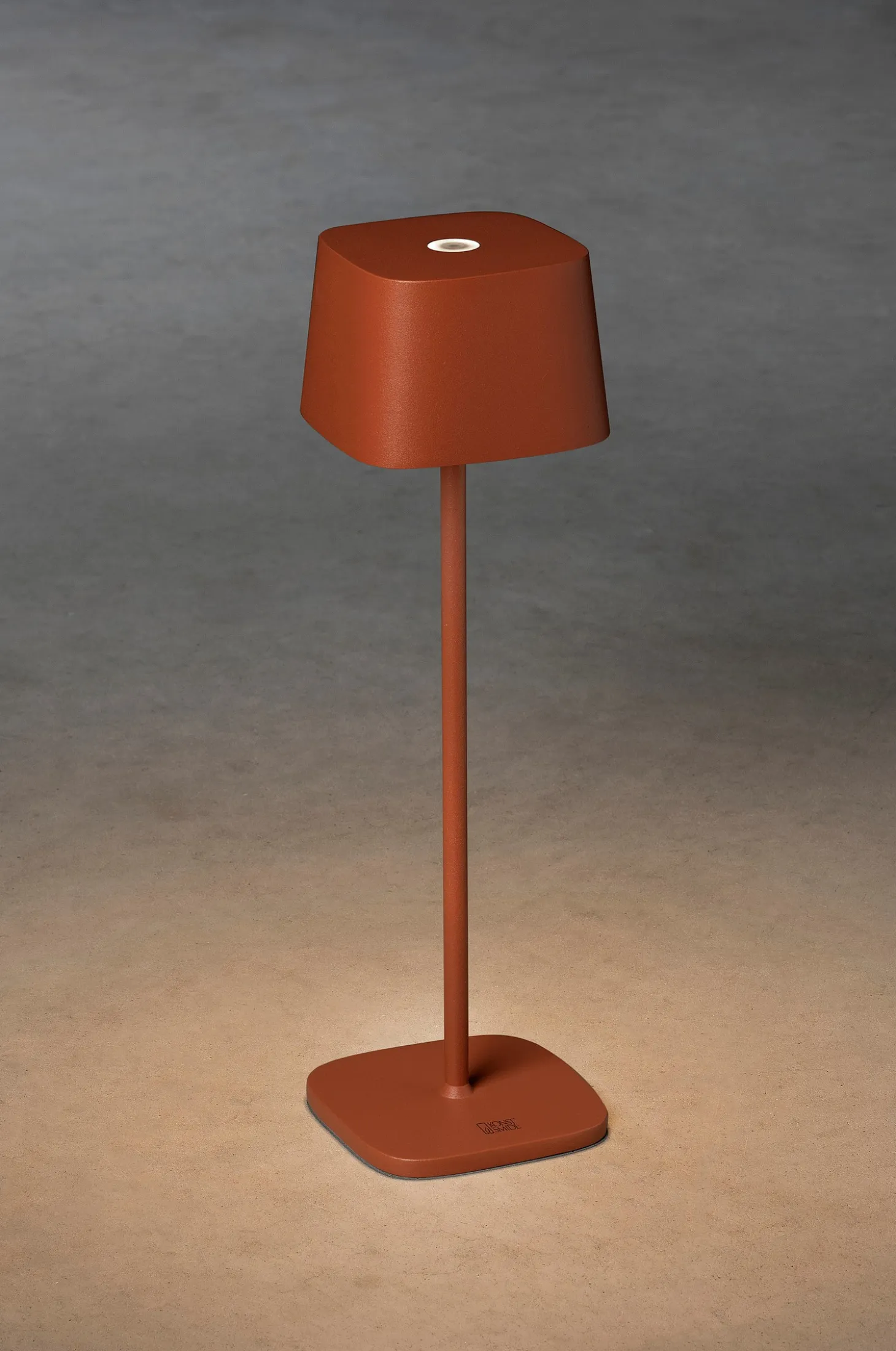 Pöytävalaisin Capri USB, korkeus 36 cm