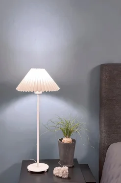 Pöytävalaisin Ester