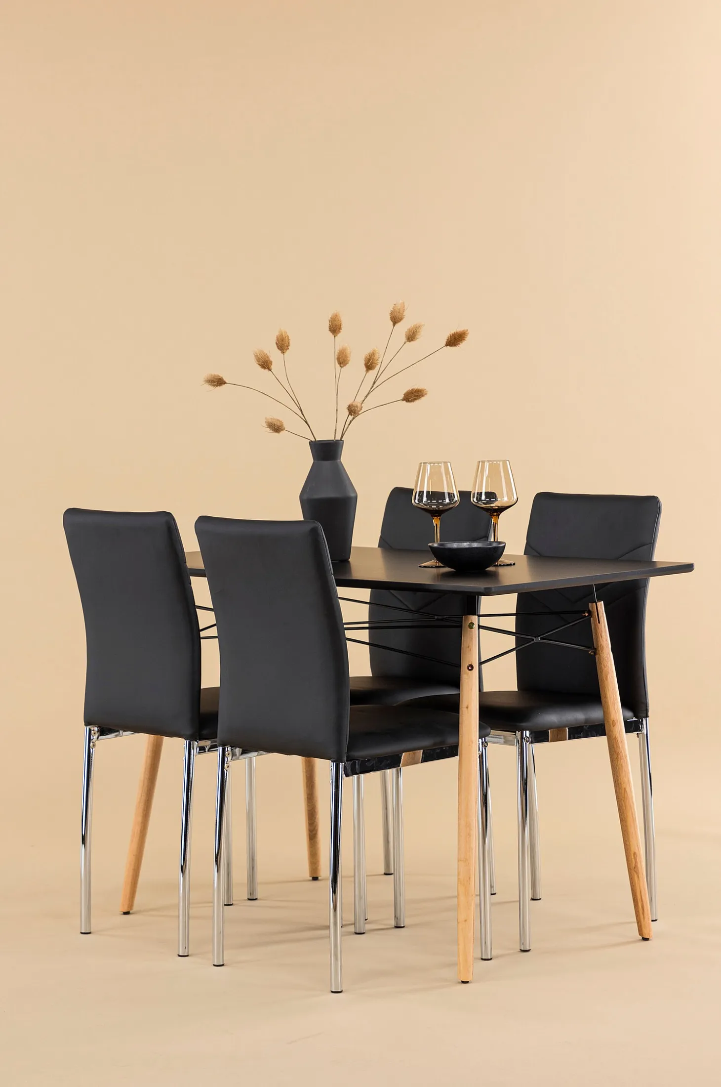 Ruokailuryhmä Danburi ja tuolit Lily, 4 kpl