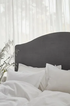 Sängynpääty Carlita Linen