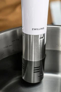 Sous vide -kypsennin Enfinigy 1 200 wattia