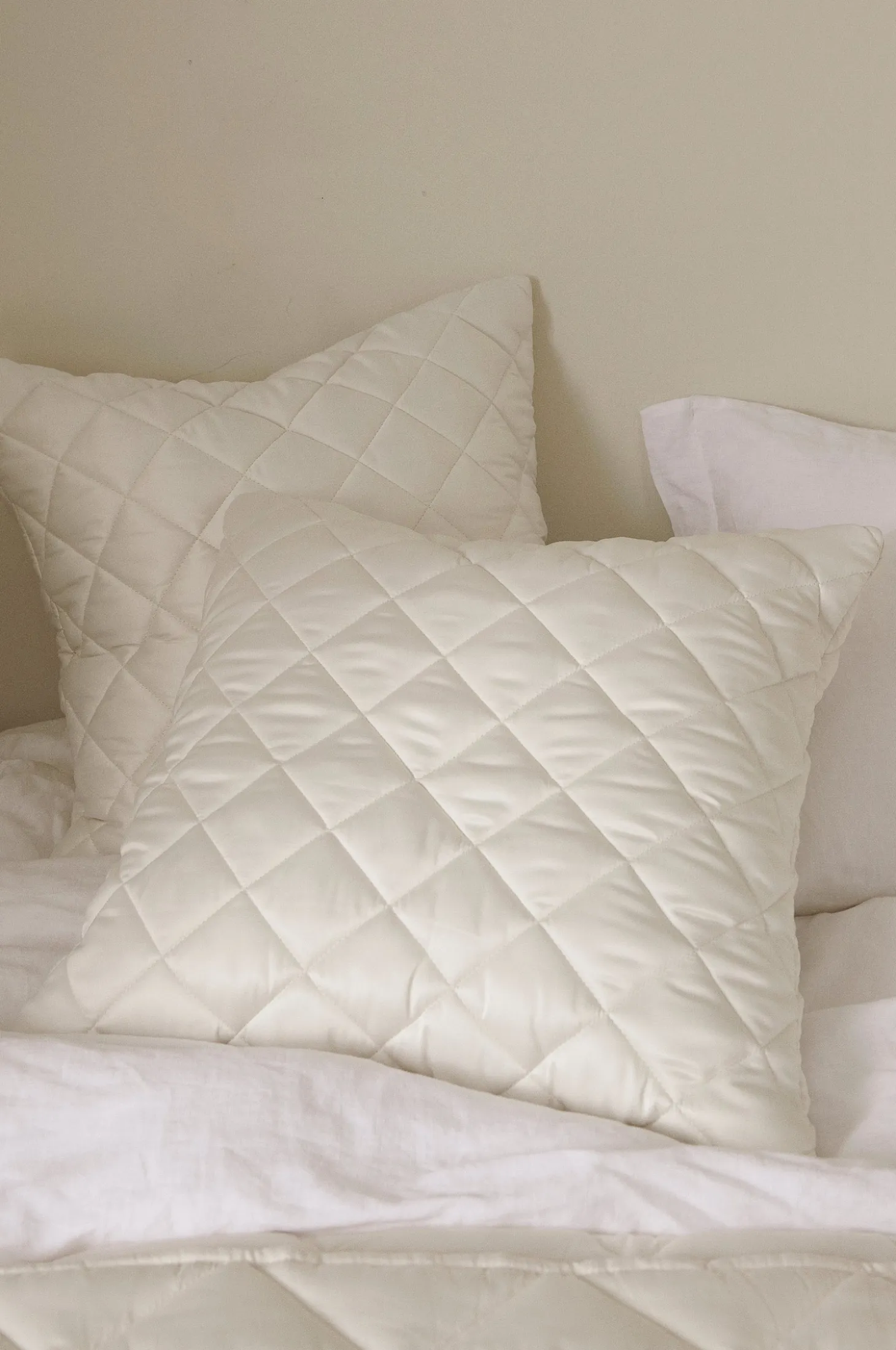 Tyynynpäällinen Meja
