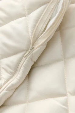 Tyynynpäällinen Meja