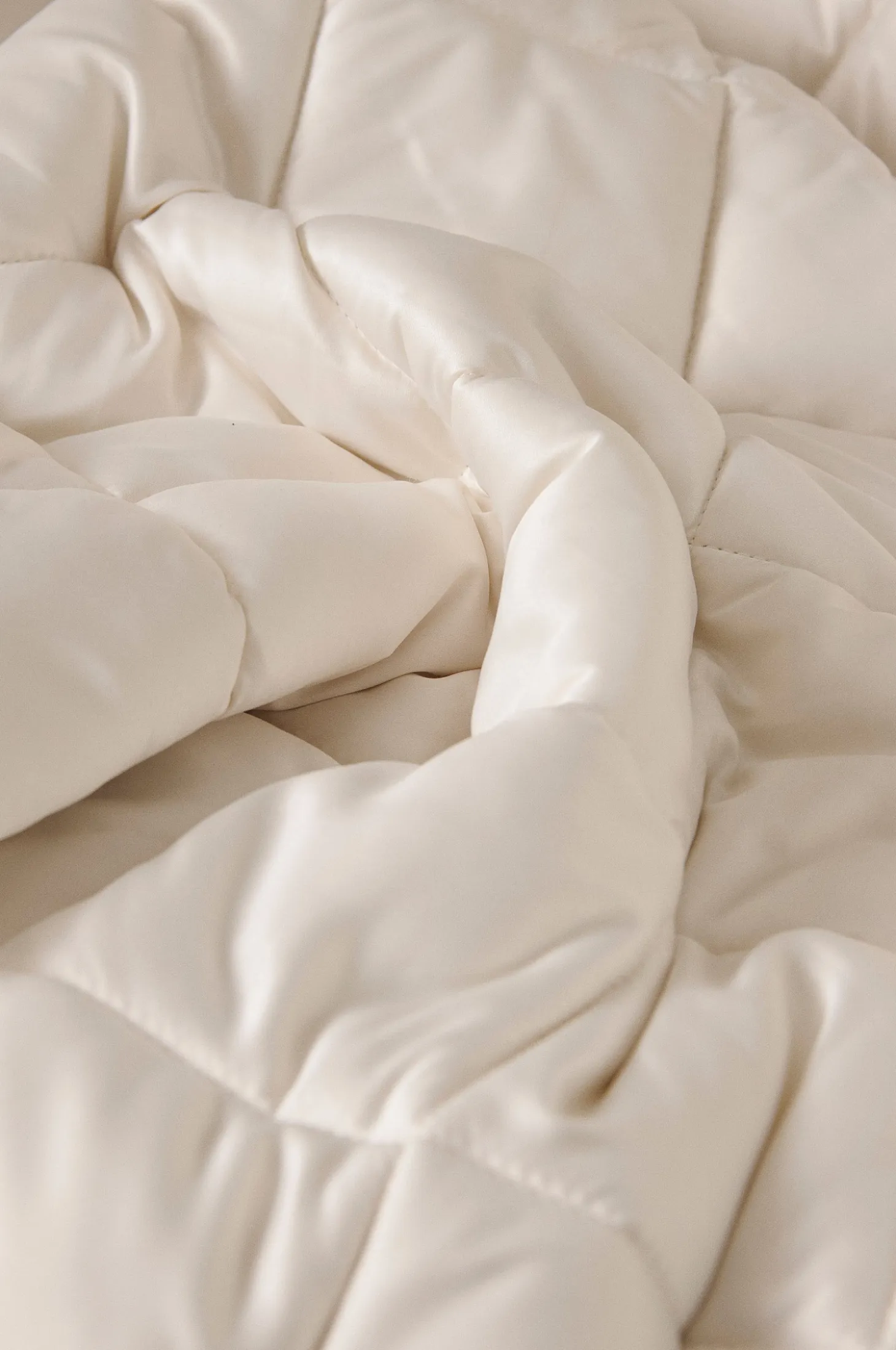 Tyynynpäällinen Meja