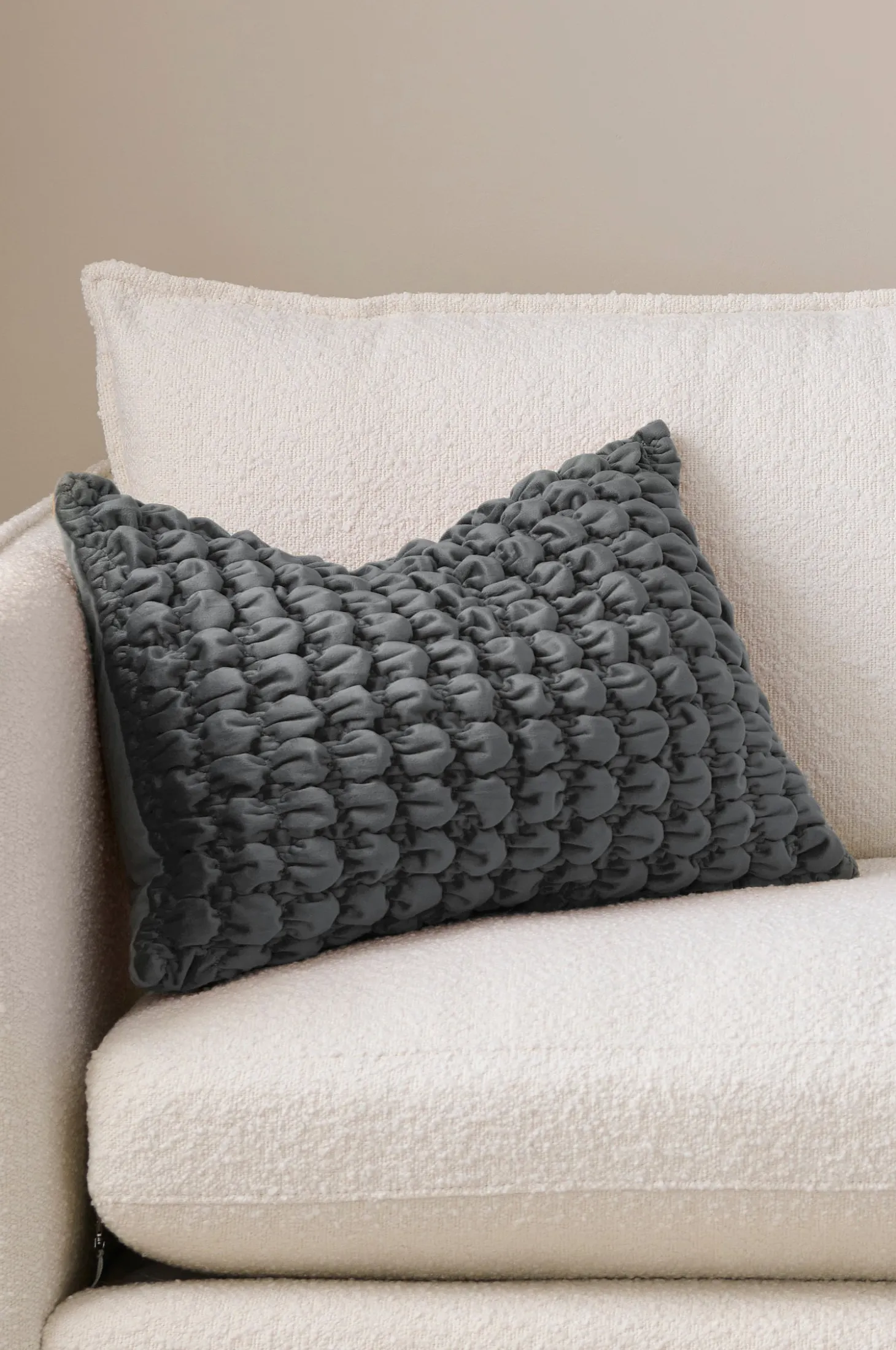 Tyynynpäällinen Nora Bubble samettia