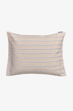 Tyynynpäällinen, raidallinen puuvillapopliini.