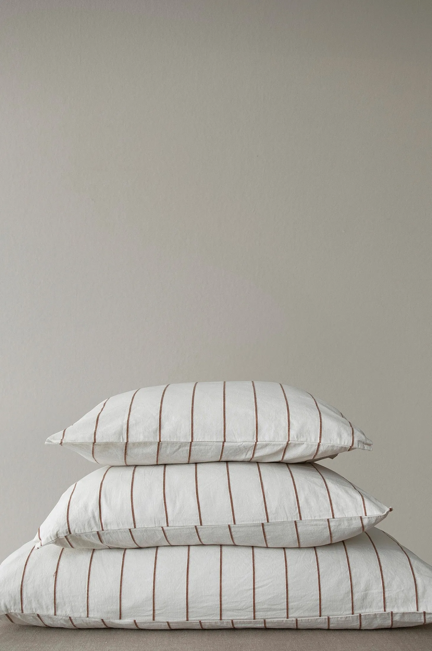 Tyynynpäällinen Stripe No.3 65x65 cm hamppua/puuvillaa