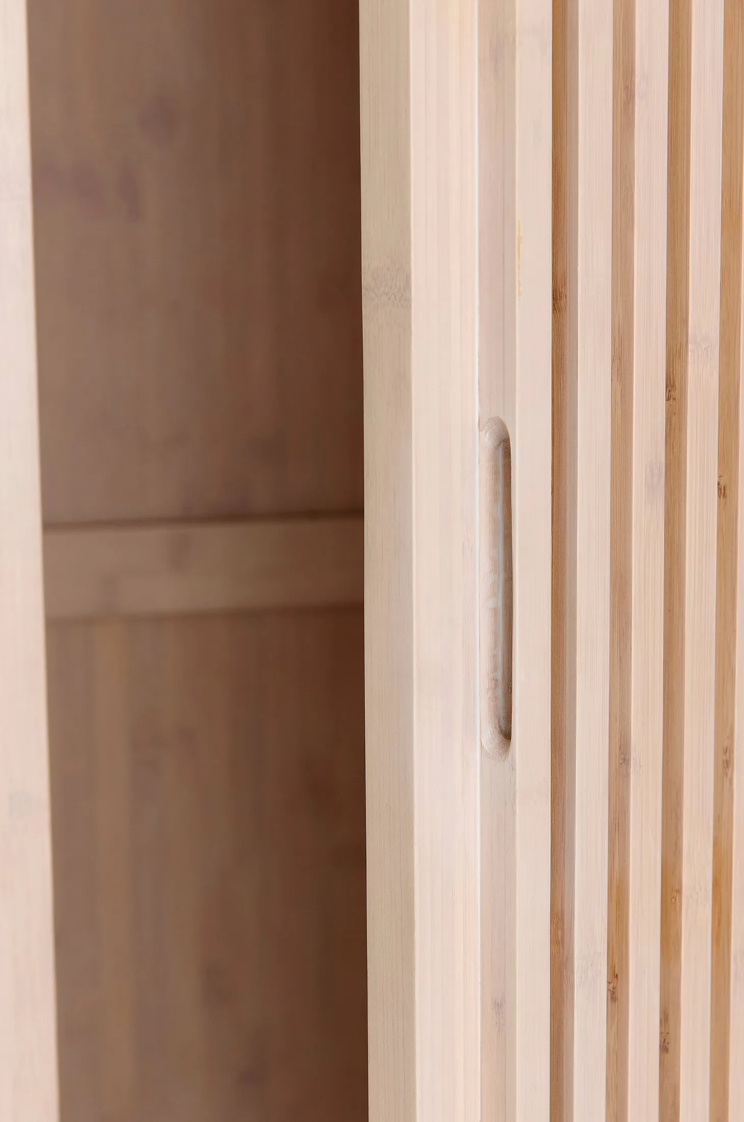 Vaatekaappi Stripe