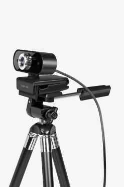 Webkamera HD 720p, sisäänrakennettu mikrofoni.